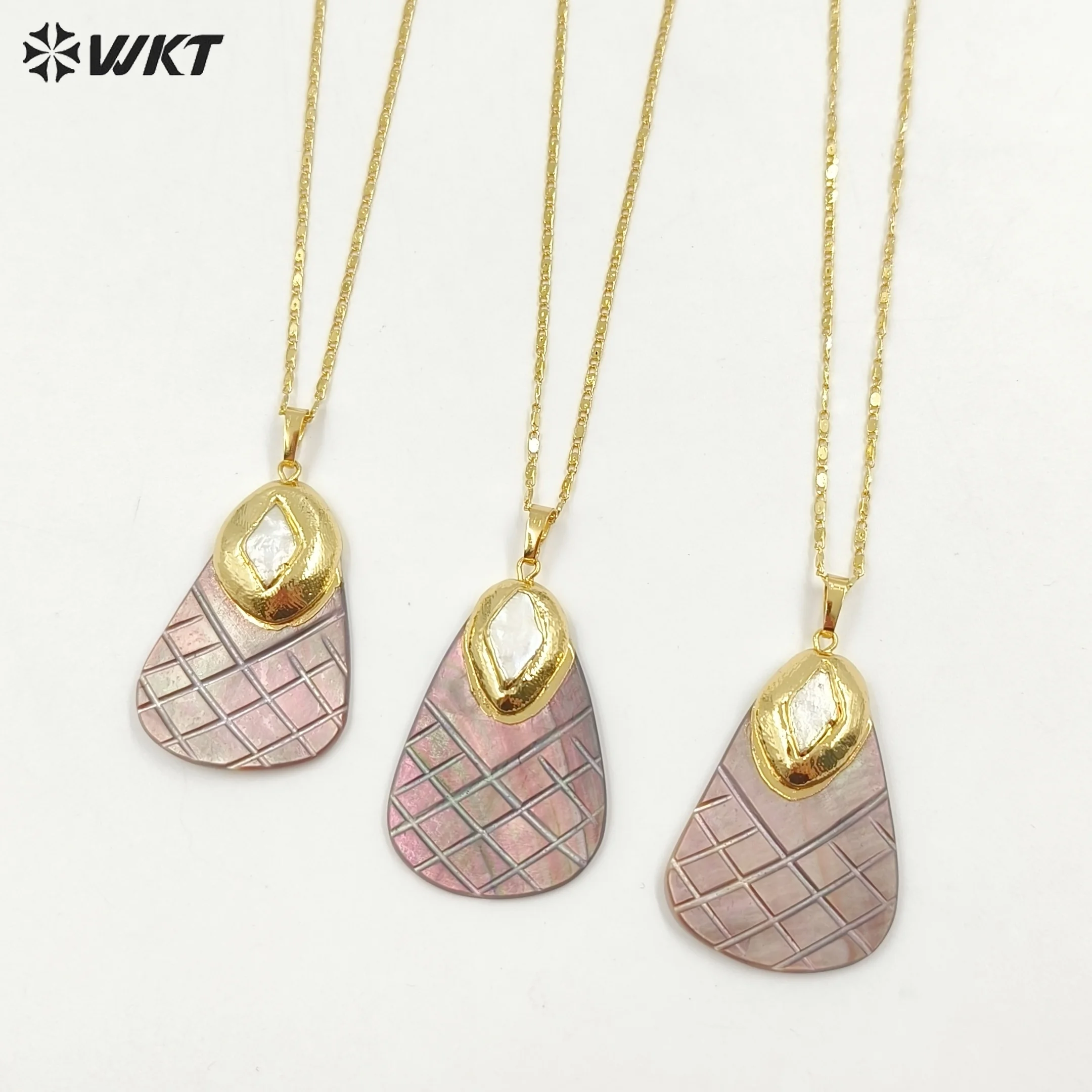 WT-JN307 New Arrival Natural Shell With Pearl Paved Pendant Necklace For Women Special Holiday Gift Decorative