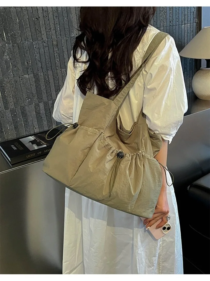 CEEKAY Solid Wrinkle Tragetasche mit Kordelzug, seitlicher elastischer Verschluss, breiter Stoffriemen, für Damen, Alltag, Schule, große lässige Schultertasche – Detail 16