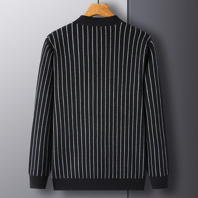 メンズカジュアル縦型ストライプカーディガン、長袖セーター、ボタンアクセス制御、厚手のデザイン