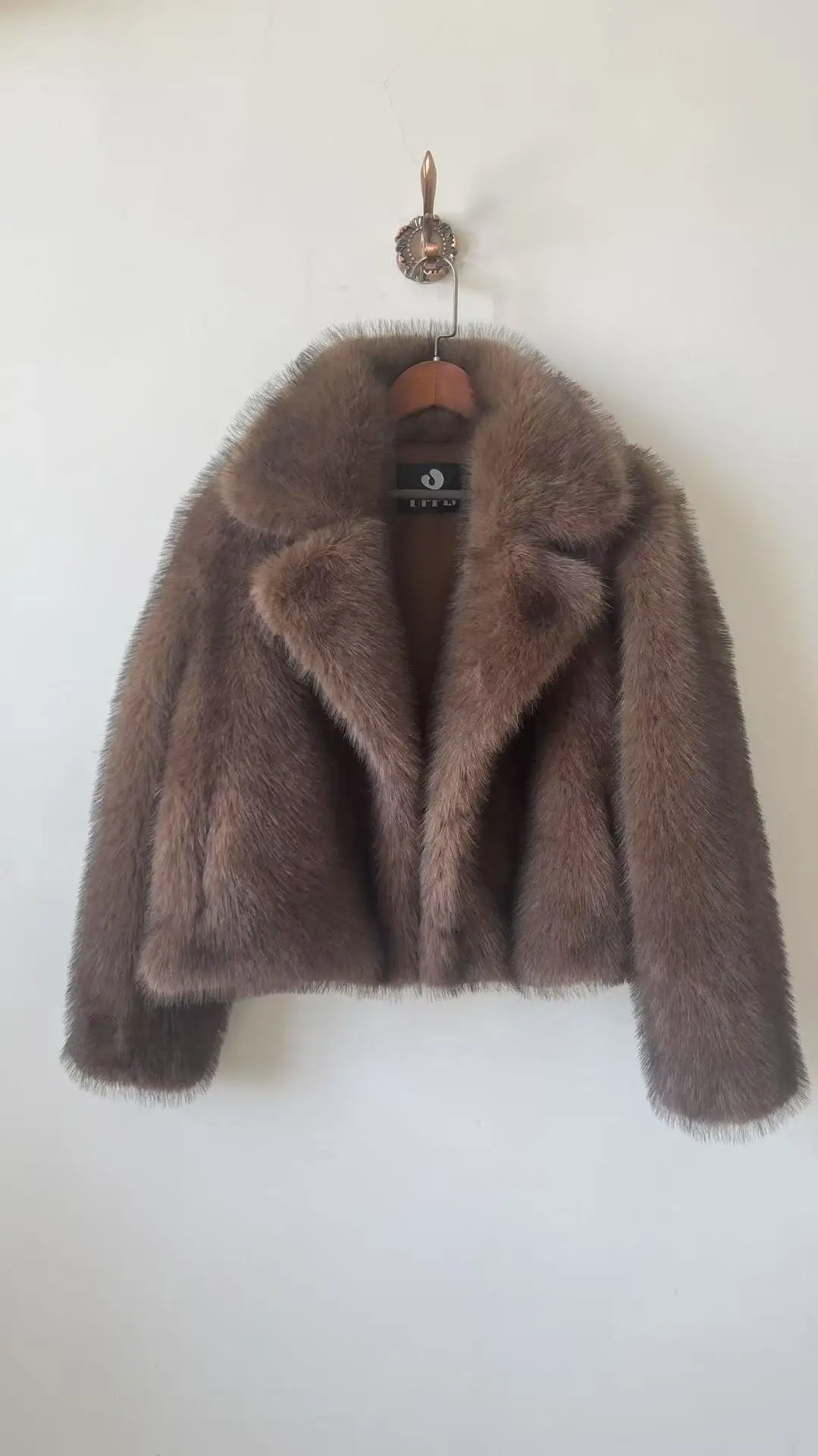 Novo casaco de pele sintética para mulheres estilo europeu e americano pelúcia inverno grosso tingido apontado jaqueta de pele de raposa