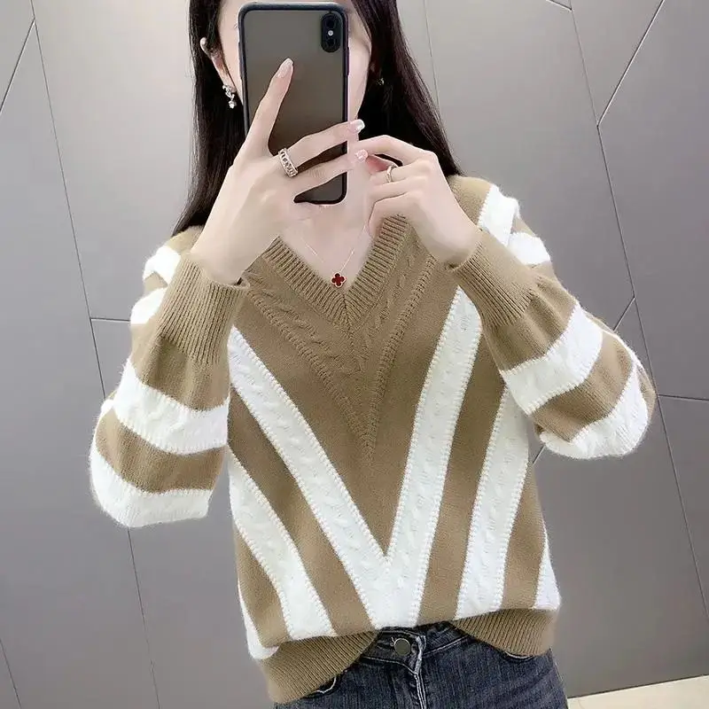 

Ladies Pullovers Color Blocking Korean Fashion Thermal Attractive Winter 2025 Clothes Hot Sale Warm V Neck Women's Knit Sweater