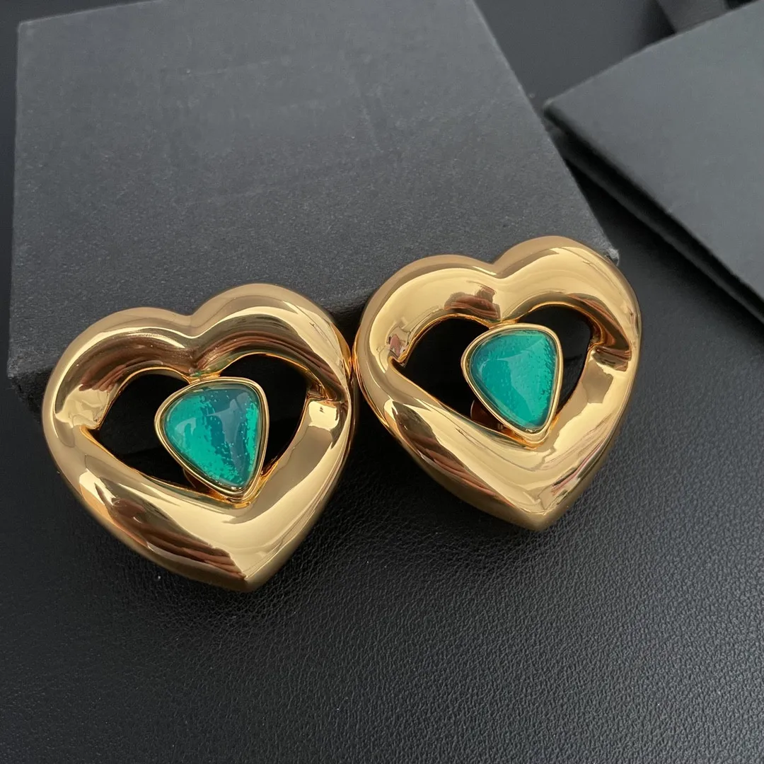 

Mid ancient style heart-shaped crystal ear clip
