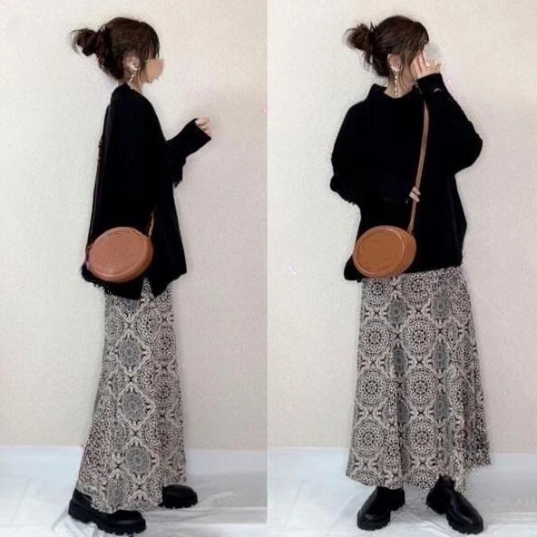 

Модный комплект из двух предметов: женский свободный вязаный свитер с высоким воротником и длинными рукавами, плиссированная юбка с принтом на эластичной талии