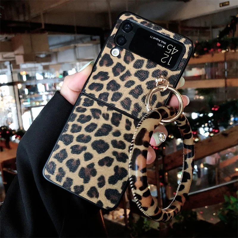 Z Flip 3 Funda Case for Samsung Galaxy Z Flip 3 5G Leopard Print Wristband Coque Protection Mobile Phone Case Cover Capa ZFlip3