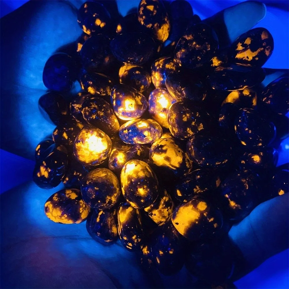 Natural Yooperlite Flame Gravel Crystal Stone Polished Chips Natural Yooperlite UV Reactive Glowing for Christmas