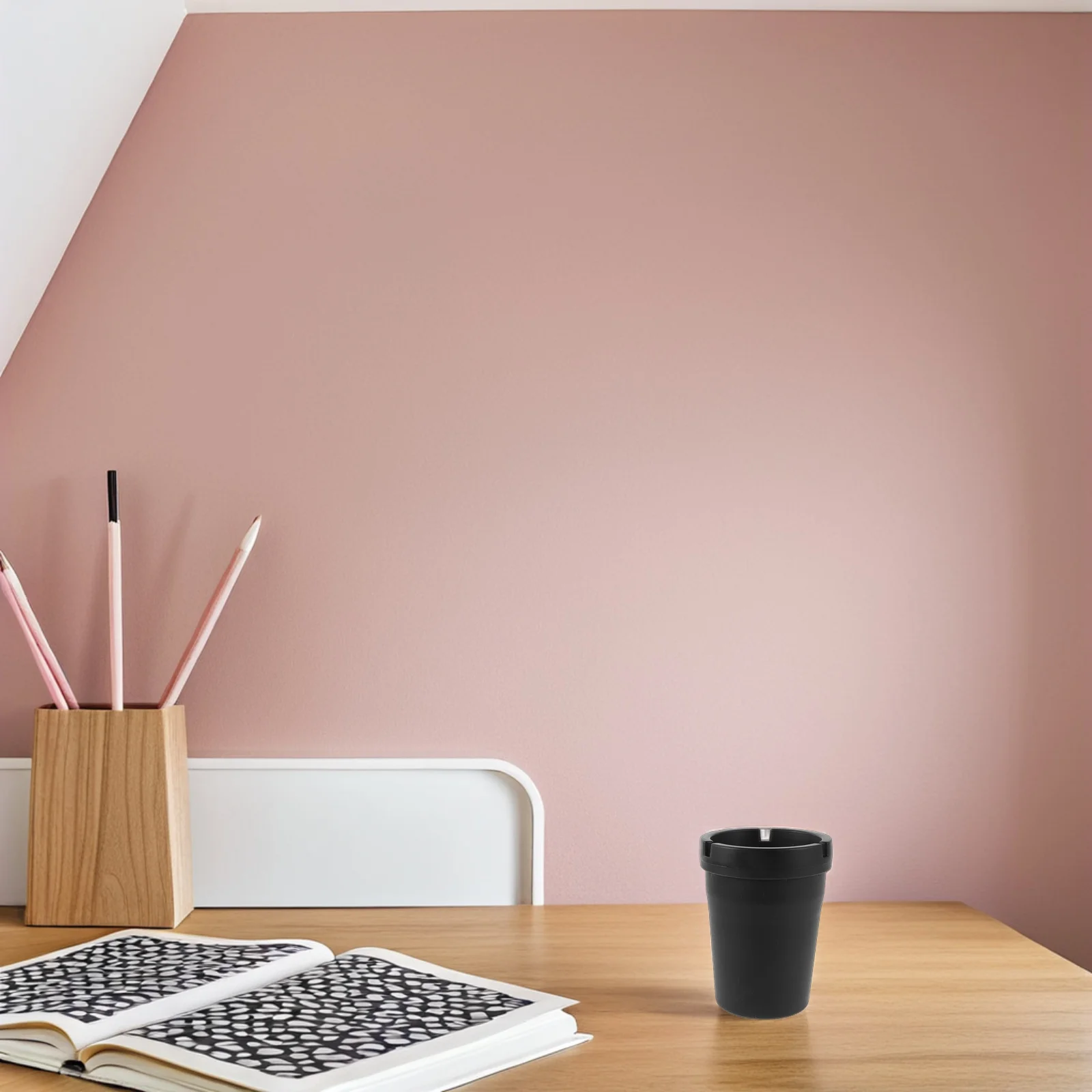 

Portable Mini Ashtray Black Compact Car Cigarette Holder Leakproof Plastic Travel Home Office Auto Vehicle Cup Design