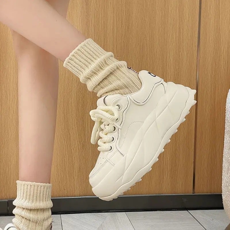 Ontwerp Roze Schoenen Voor Meisjes 2023 Lente Nieuwe Vrijetijdsschoenen Voor Dames Mooie Lederen Witte Platform Sneakers Vrouw