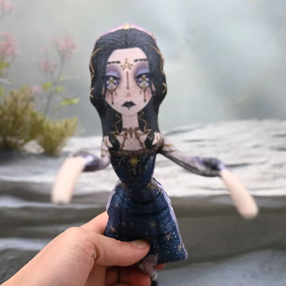 Новая плюшевая игрушка «Иdentity V» «Psycholog, Patient» имеет проволочные рамы для рук, ног и могут быть формирована в куклу.