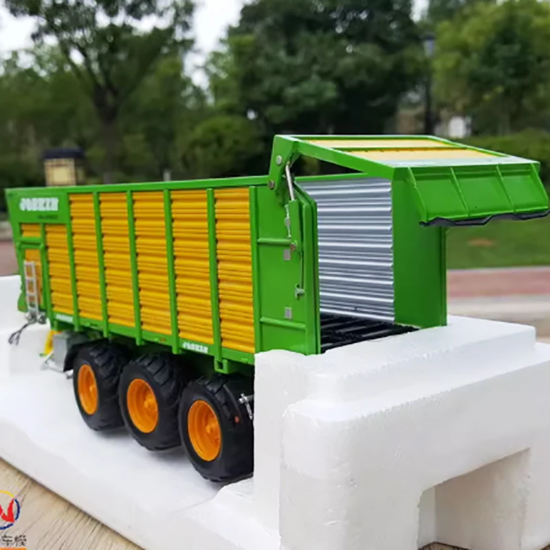

Diecast 1:32 Scale Alloy Silo-Space 2 590T Grass Transport Bucket Tractor Model Simulation Toy Collection Gift Static Display