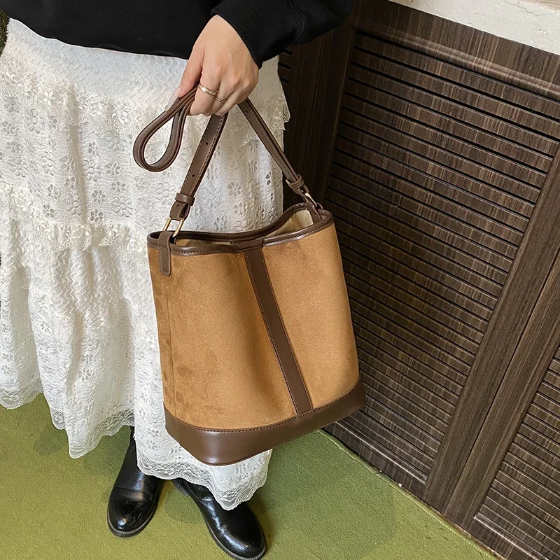 borsa-a-secchiello-da-donna-in-pelle-scamosciata-autunnale-borsa-a-tracolla-grande-da-pendolarismo-di-fascia-alta-di-lusso-per-borse-tote-da-donna-patchwork-eleganti-retro-da-donna