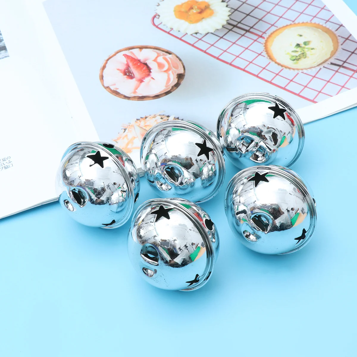 

21Pcs Christmas Mini Shiny Rattle Bells Handmade Jingle Bands 4cm Golden Bells 10m Ribbon Craft Accessory