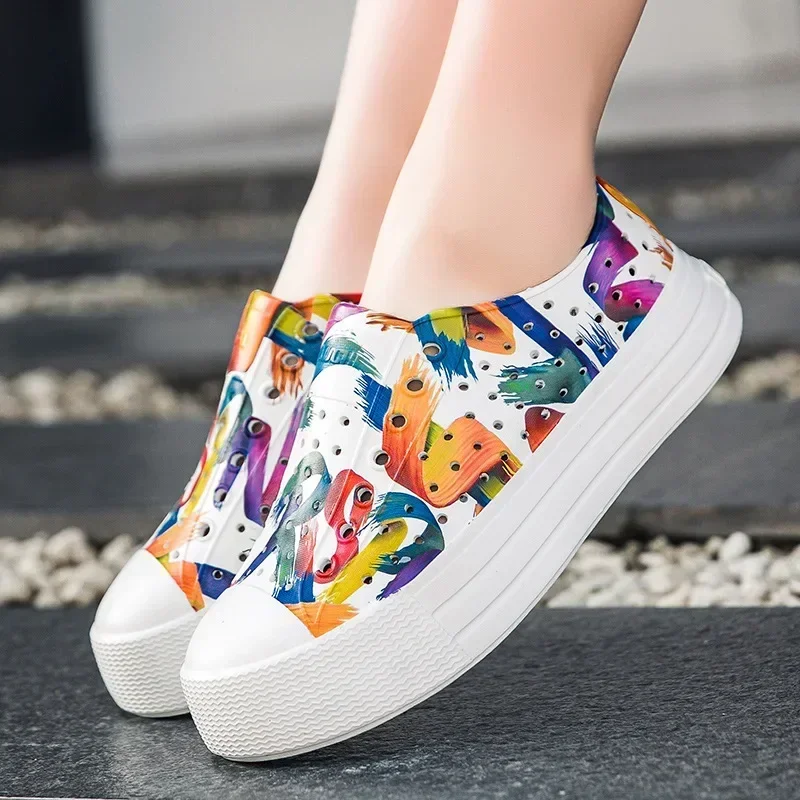 

New Women's Cave Shoes Fashionable Rainbow Sandals Non-slip Flat Waders Girls Heightened Sandals Platform Beach Shoes Breathable