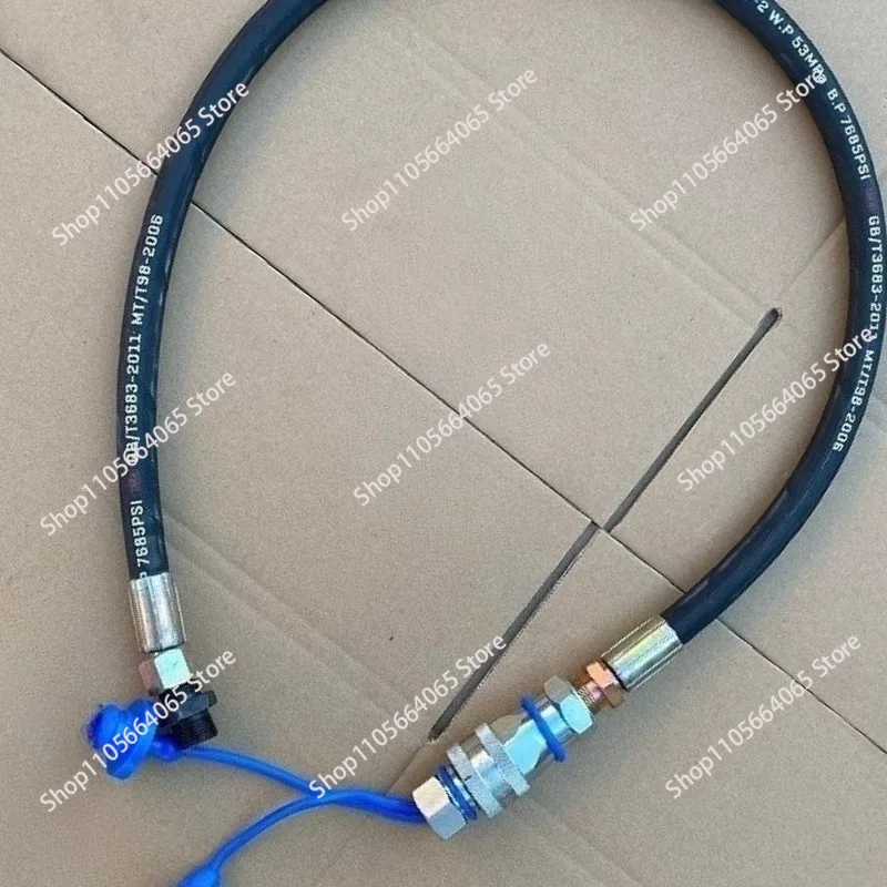 The tractor is equipped with multiple valves to connect hydraulic YouTube double-layer steel wire quick connector