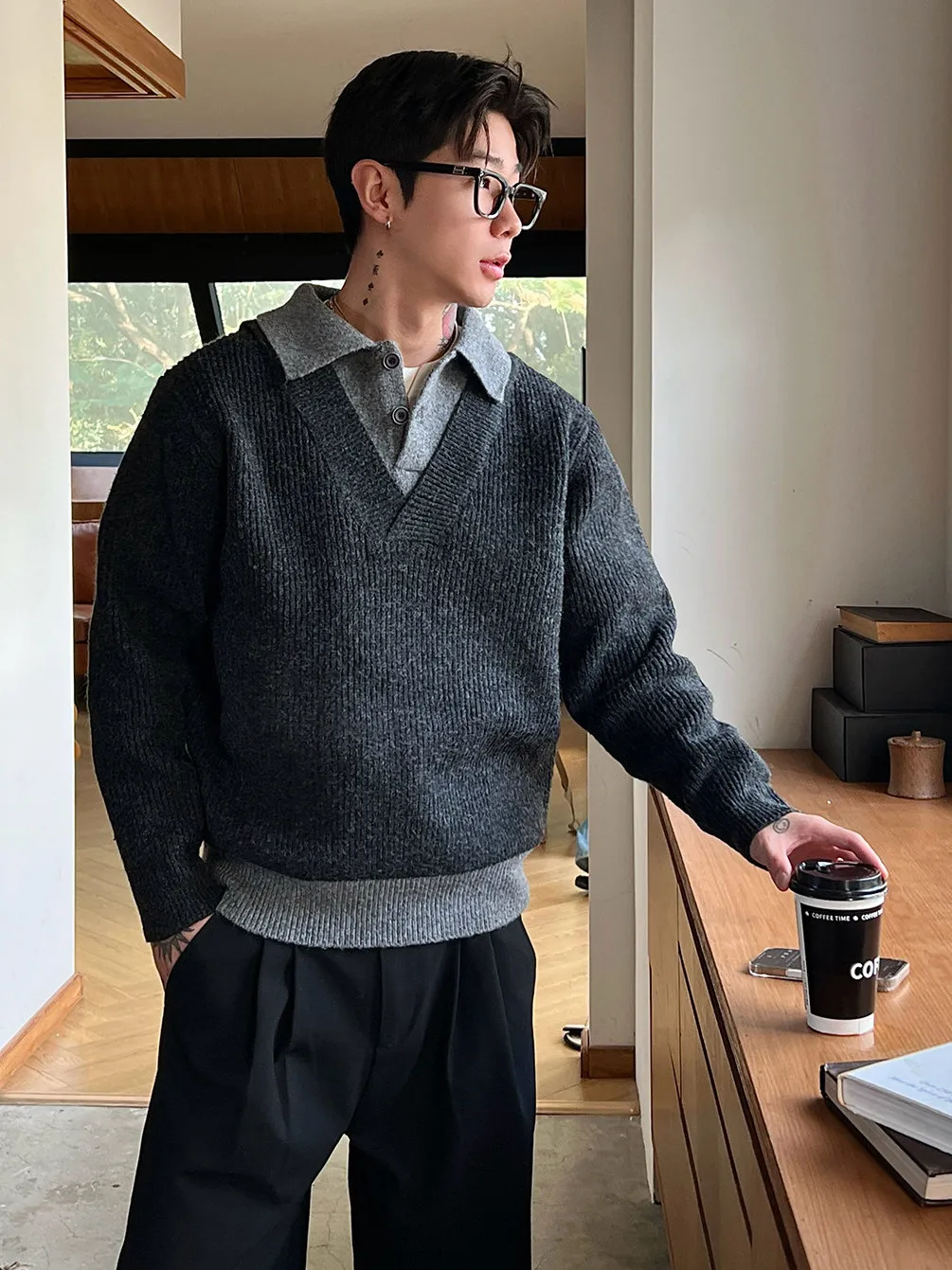 

Мужской модный вязаный свитер свободного кроя с отложным воротником, имитация двухслойности, универсальный, удобный трикотаж для осени и зимы