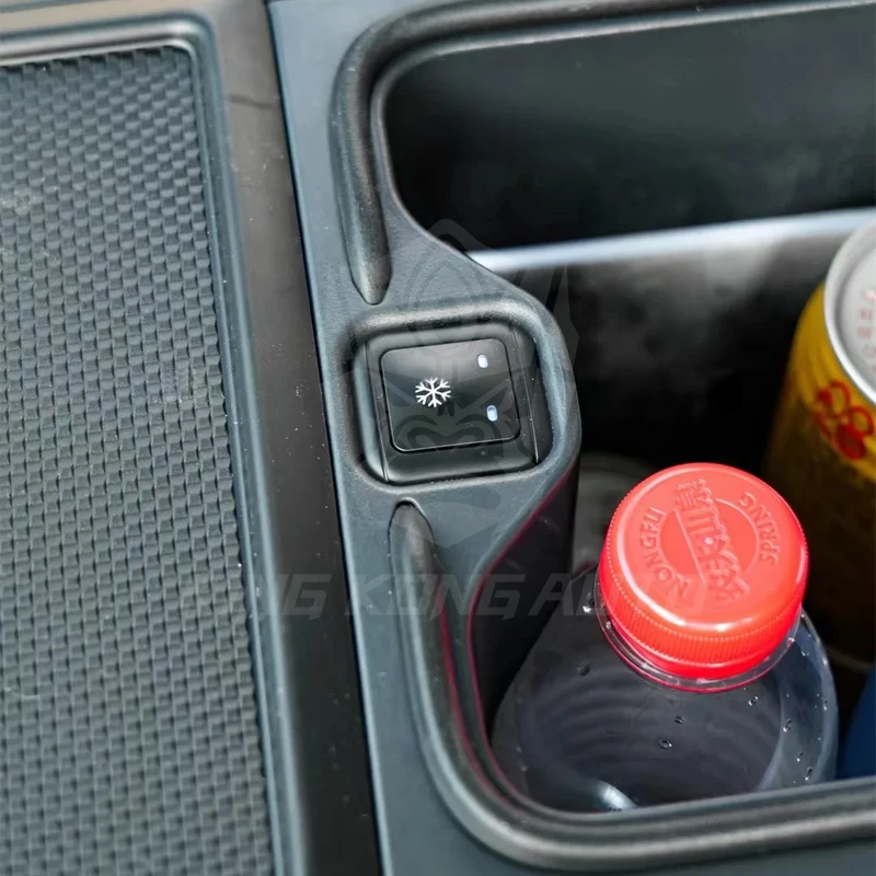 

Hot Sell Mini Auto Freezer Car Armrest Fridge Portable Armrest Referigator for Range Rover