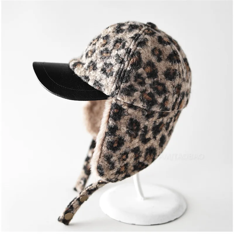 Winter Leopard Print Leather Brim Splicing Fashion Pilot Cap for Men and Women Outdoor Cycling Warm Ear Protection Bomber Hats