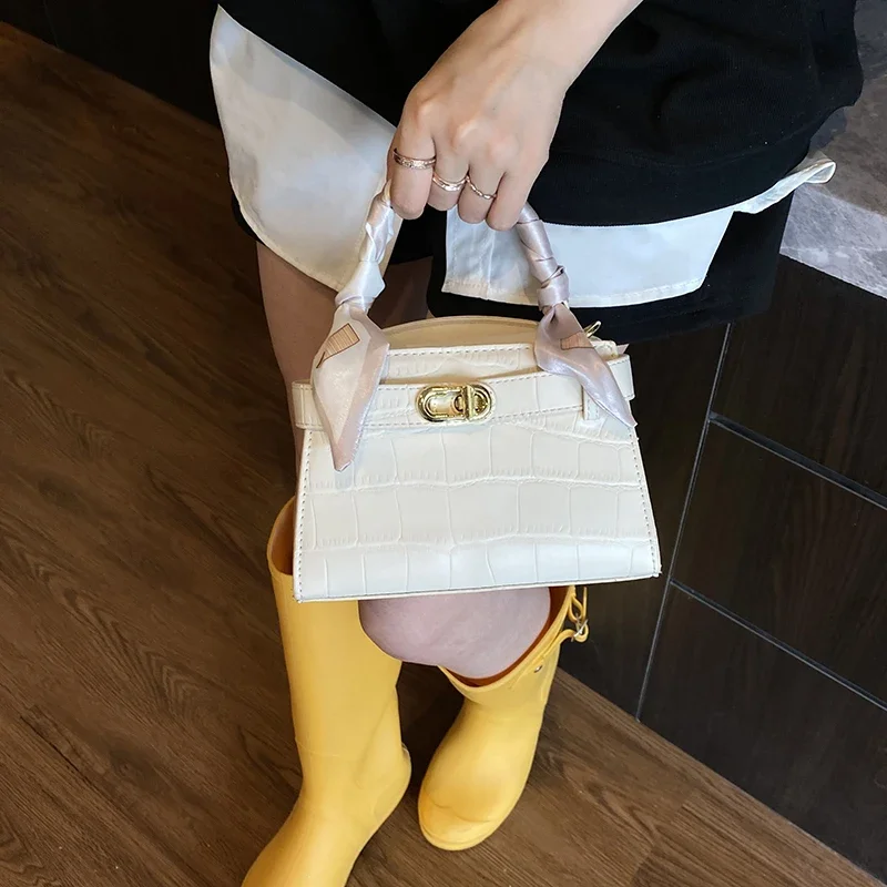 

Vintage Trendy Clutch Bag For Leisure Women With Elegant Designer Letter Logo Simple Solid Color Paris