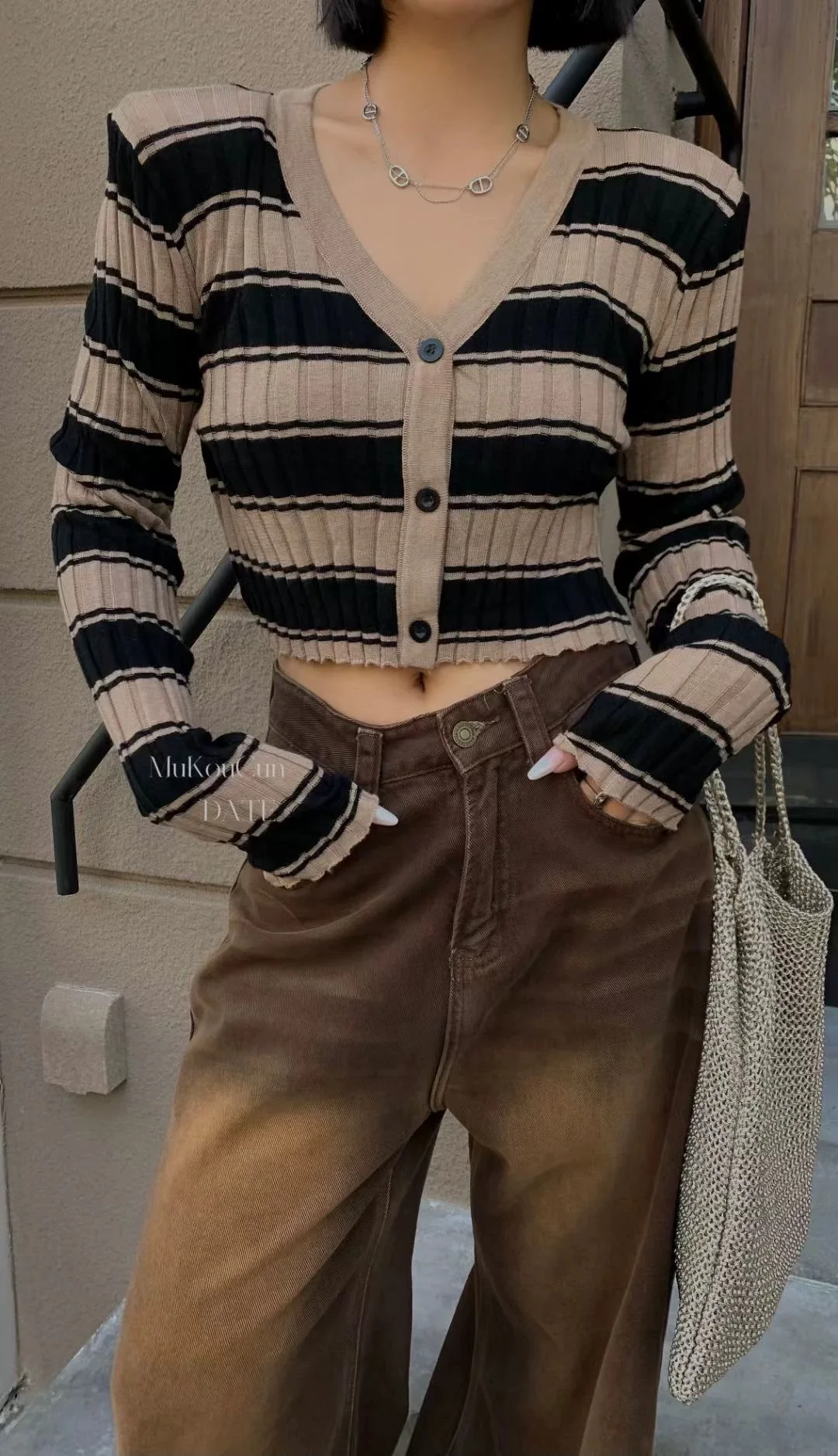 

2024 Early Autumn New Striped V Neck Button Top Soft Thin Casual Sweater Women Knitted Bottom Short Cashmere Cardigan N20