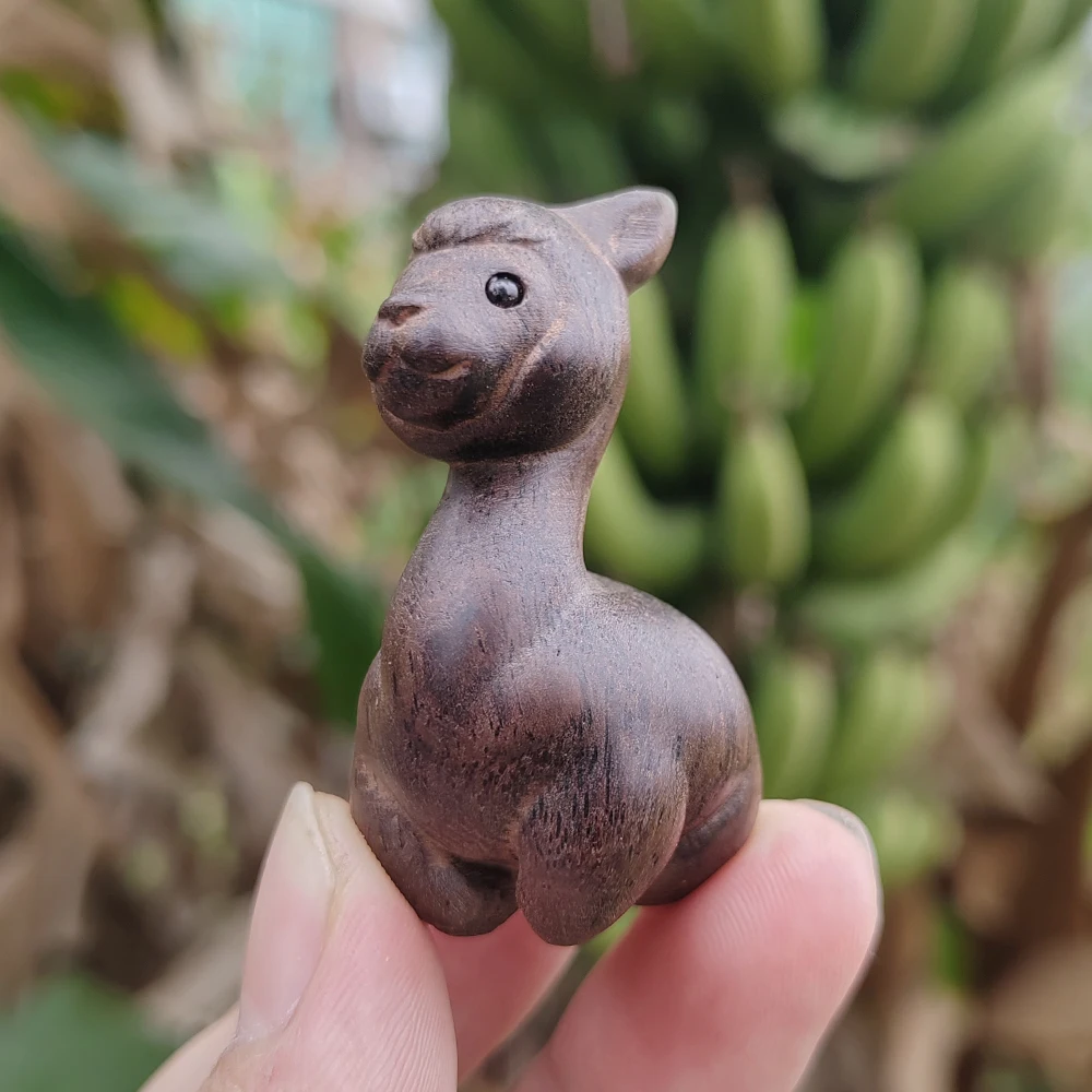 1.8 Inch Hand-Carved Wooden Alpaca Figurine Ornament, Simple Style, Suitable for Christmas Decorations, Party Decorations, Desktop Decorations, Bedroom, Back-To-School Season Gifts, New Year Gifts, Home Decoration