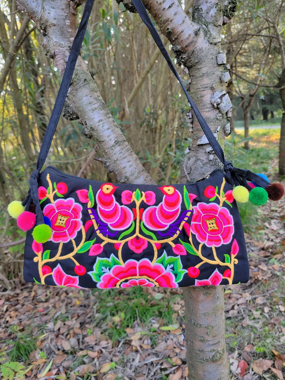 Double-sided embroidery ethnic bags Vintage canvas women bags Handmade pom poms women messenger bag