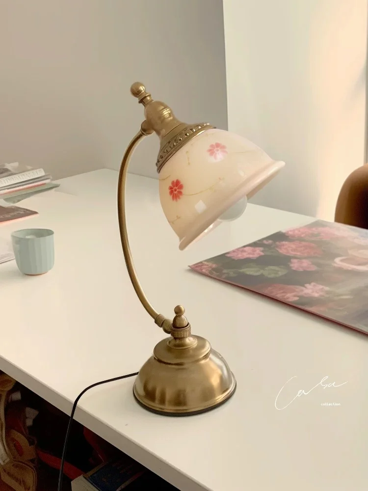 French Retro Girl's Heart Desk Lamp Cream Powder Flower Bedroom Study American Atmosphere Light