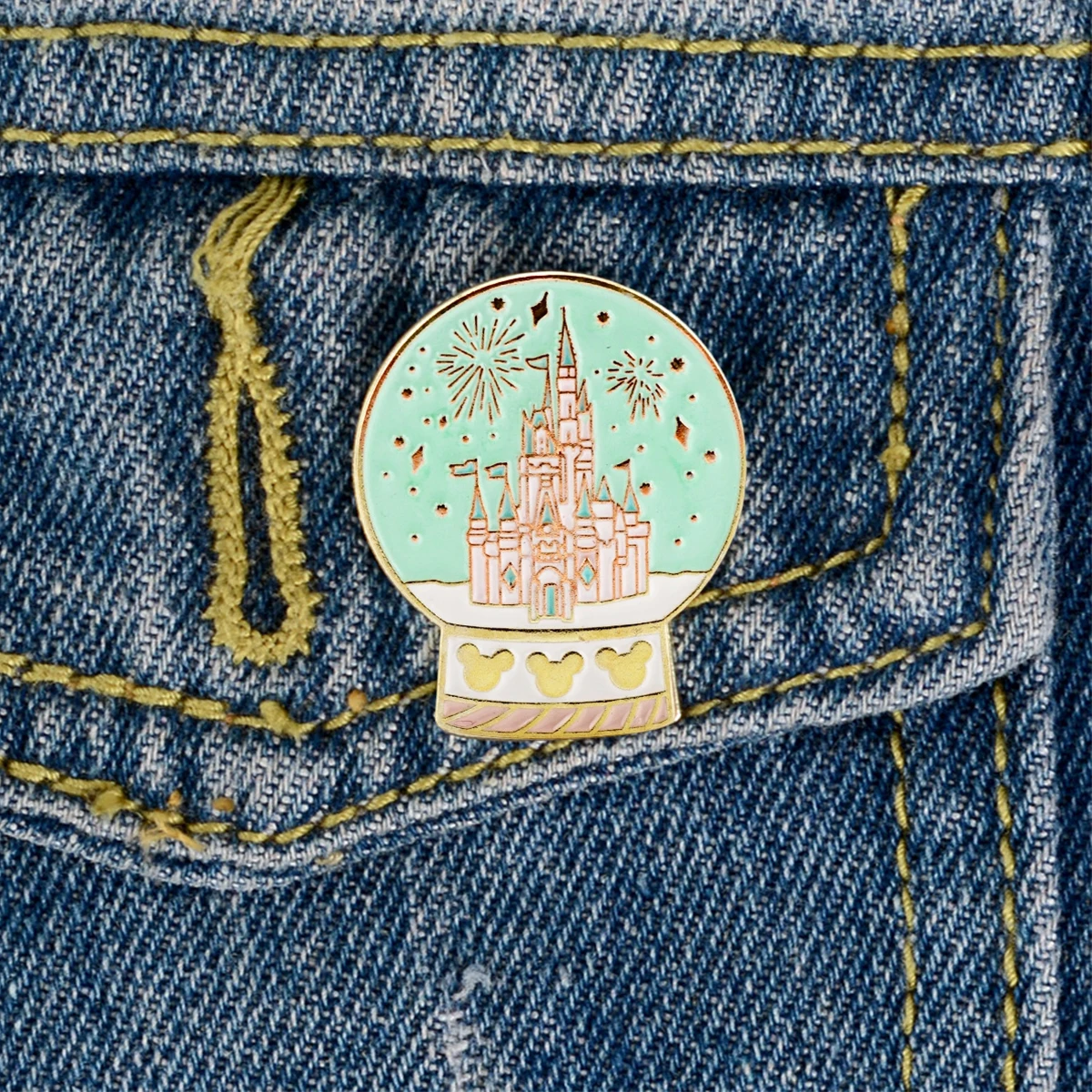 

Креативная эмалевая брошь в виде замка с хрустальным шаром, милый забавный металлический значок, булавка для лацкана, аксессуары для косплея, подарок для друзей