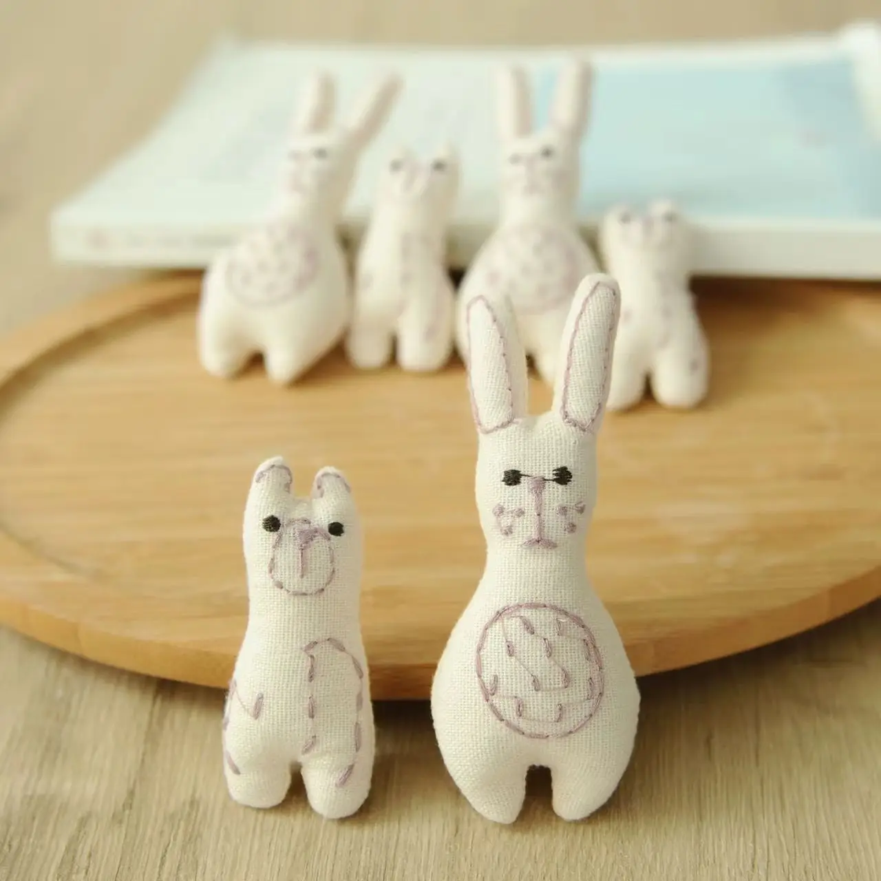 Forest Style 3D Embroidered Rabbit Brooch Cute Japanese Animal Pin Versatile Fabric Badge for Women Daily