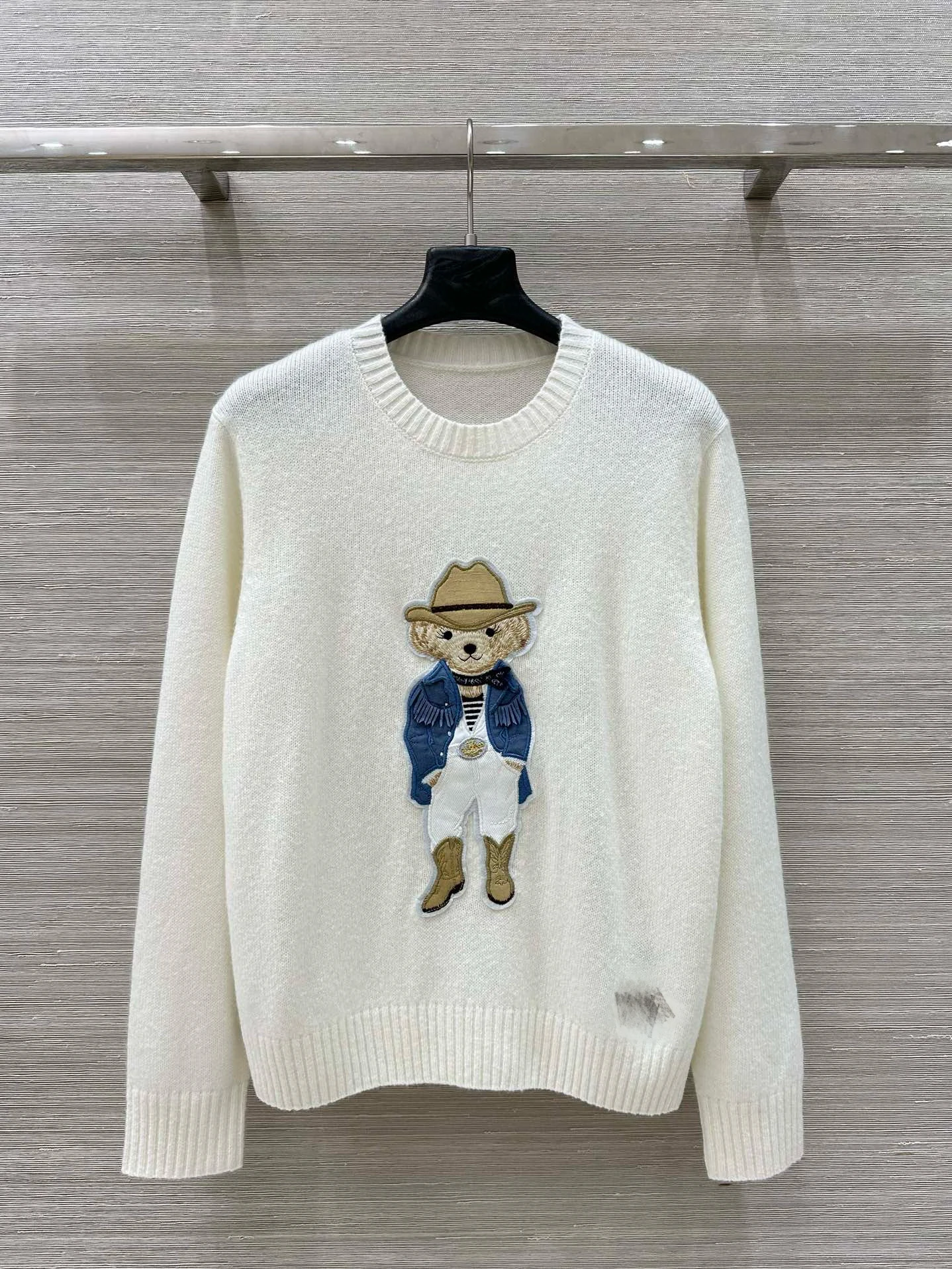 เสื้อไหมพรมถักทรงกลม แบรนด์ Gold Tead Camere ลายปักหมี สไตล์ลำลอง ใส่ได้หลายโอกาส สวมใส่สบาย เสื้อแขนยาวสำหรับผู้หญิง เสื้อกันหนาว