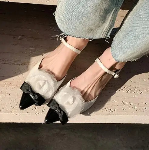 

Sweet Girls Black Beige Patchwork Flower Bow Tie One Line Ankle Buckle Strap 2 CM Square Heels Hollow Cover Heel Summer Sandals