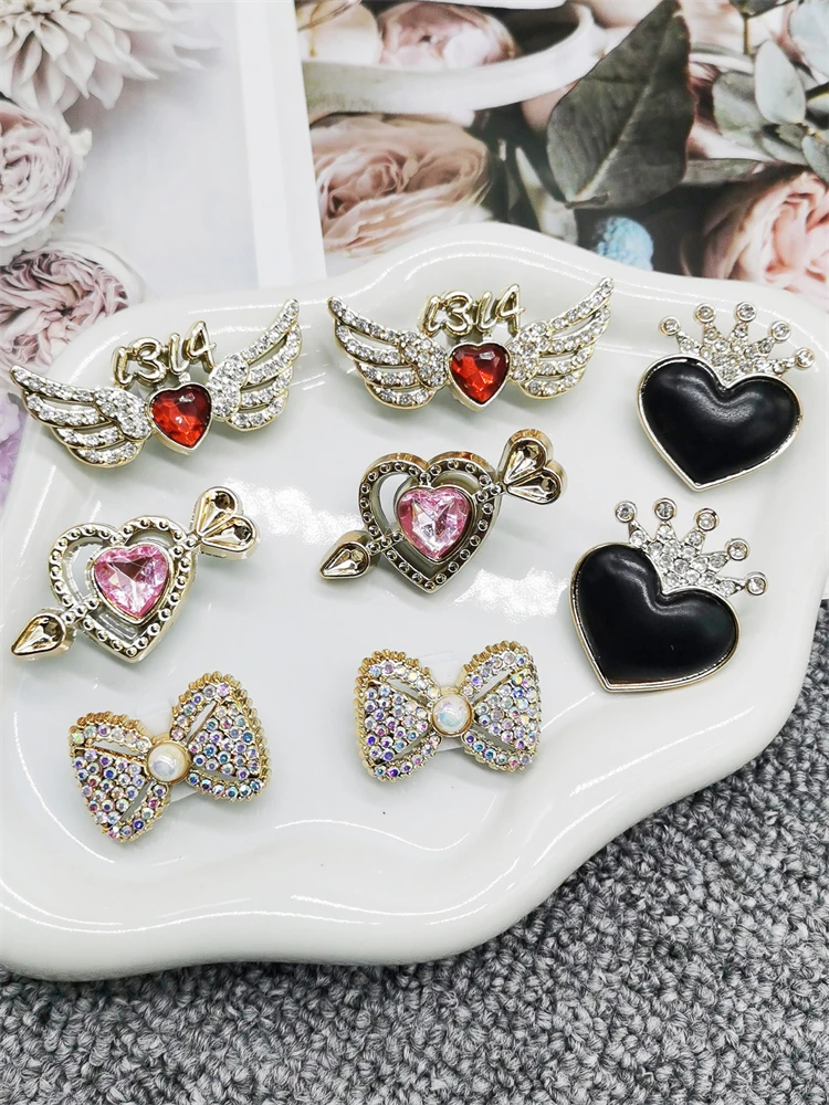 2 Stück Herz-Pfeil Schnürsenkel-Anhänger ABS Strass-Schnallen-Dekorationen DIY Bling Flügel Schnürsenkel-Clips Zubehör Passend für Damen-Sneaker – Detail 1