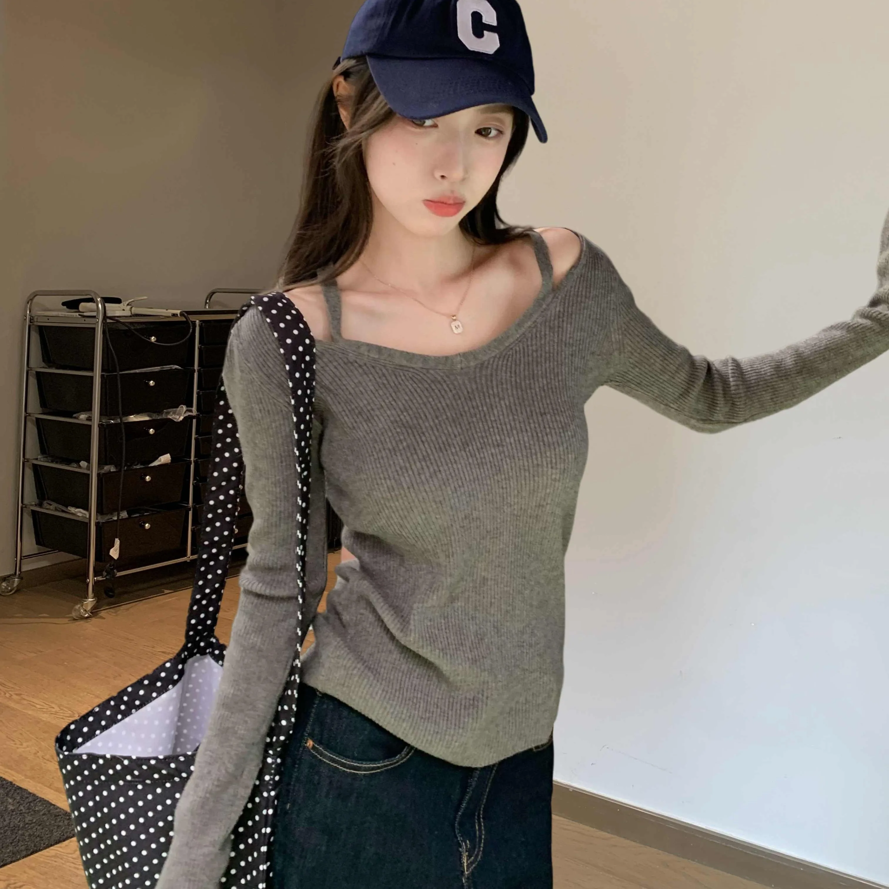 ملابس النساء محبوك سترة النساء بالأزرار جديد سليم كم طويل الخامس الرقبة الأبيض متماسكة سترة سترة النساء بلايز البلوزات Q2070