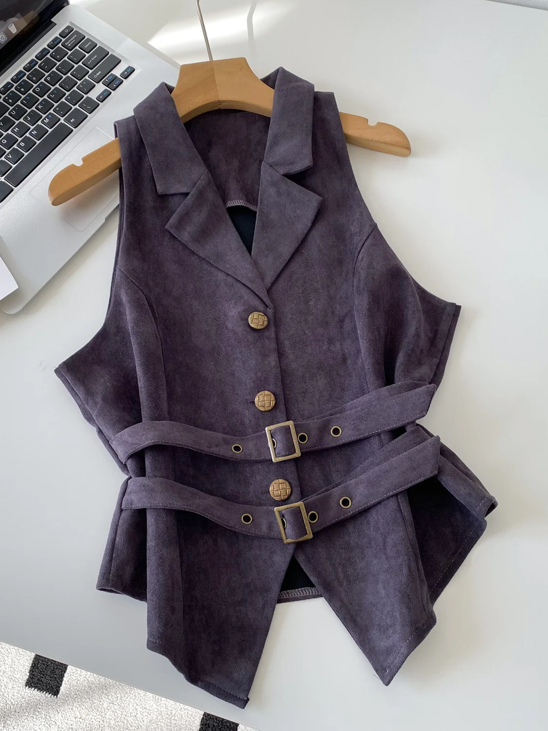 

Faionable Belted Svel Velvet Vest Women's Autumn Versatile Small Size V-ne Button-up Color Commute Sle
