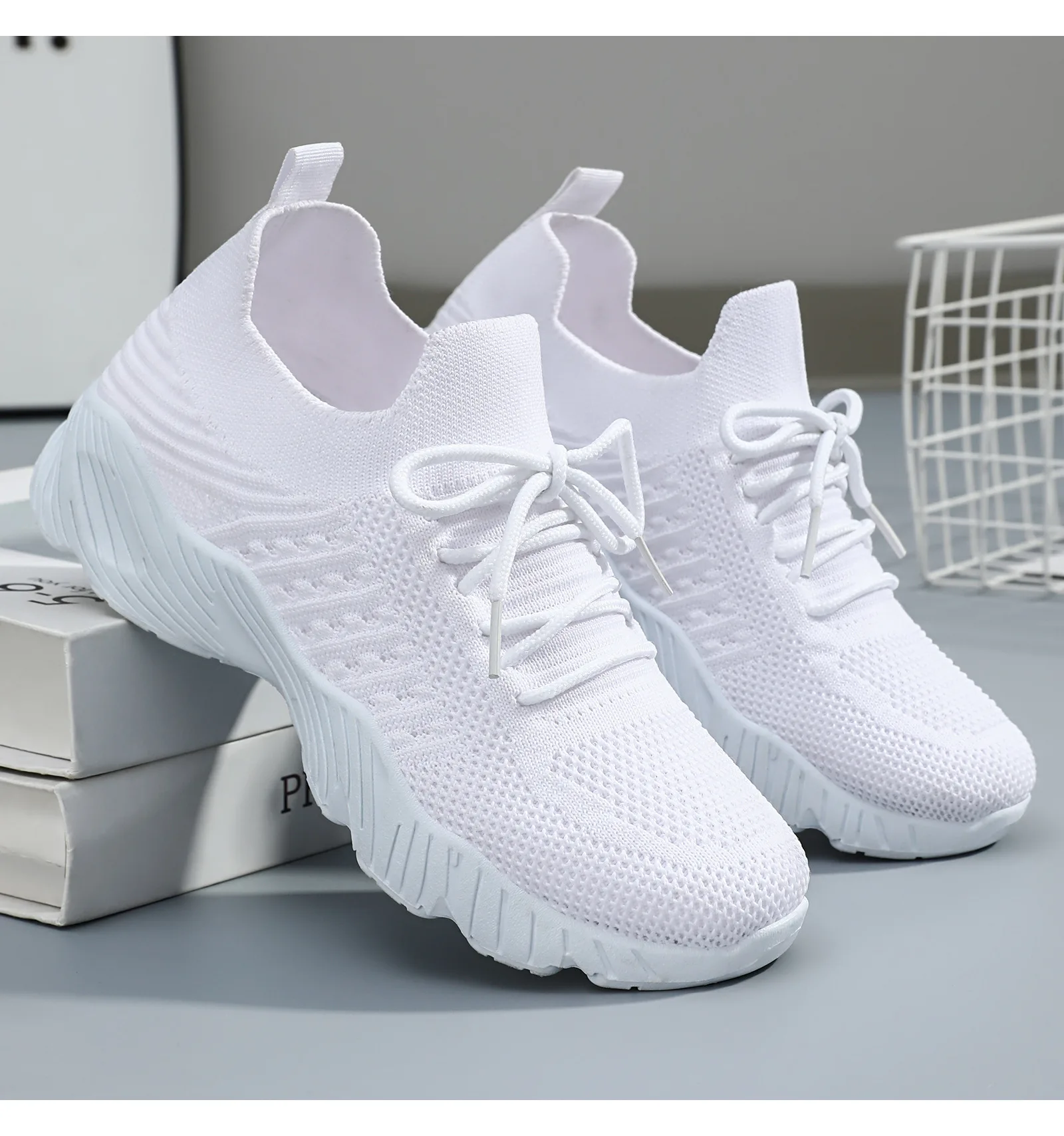 Atmungsaktive Damen-Sneaker aus Flying Weave, leichte, weiche Sohle, für ältere Menschen, Mutter, Wanderschuhe, Sommer-Mesh, rutschfeste, lässige Sportschuhe – Detail 27