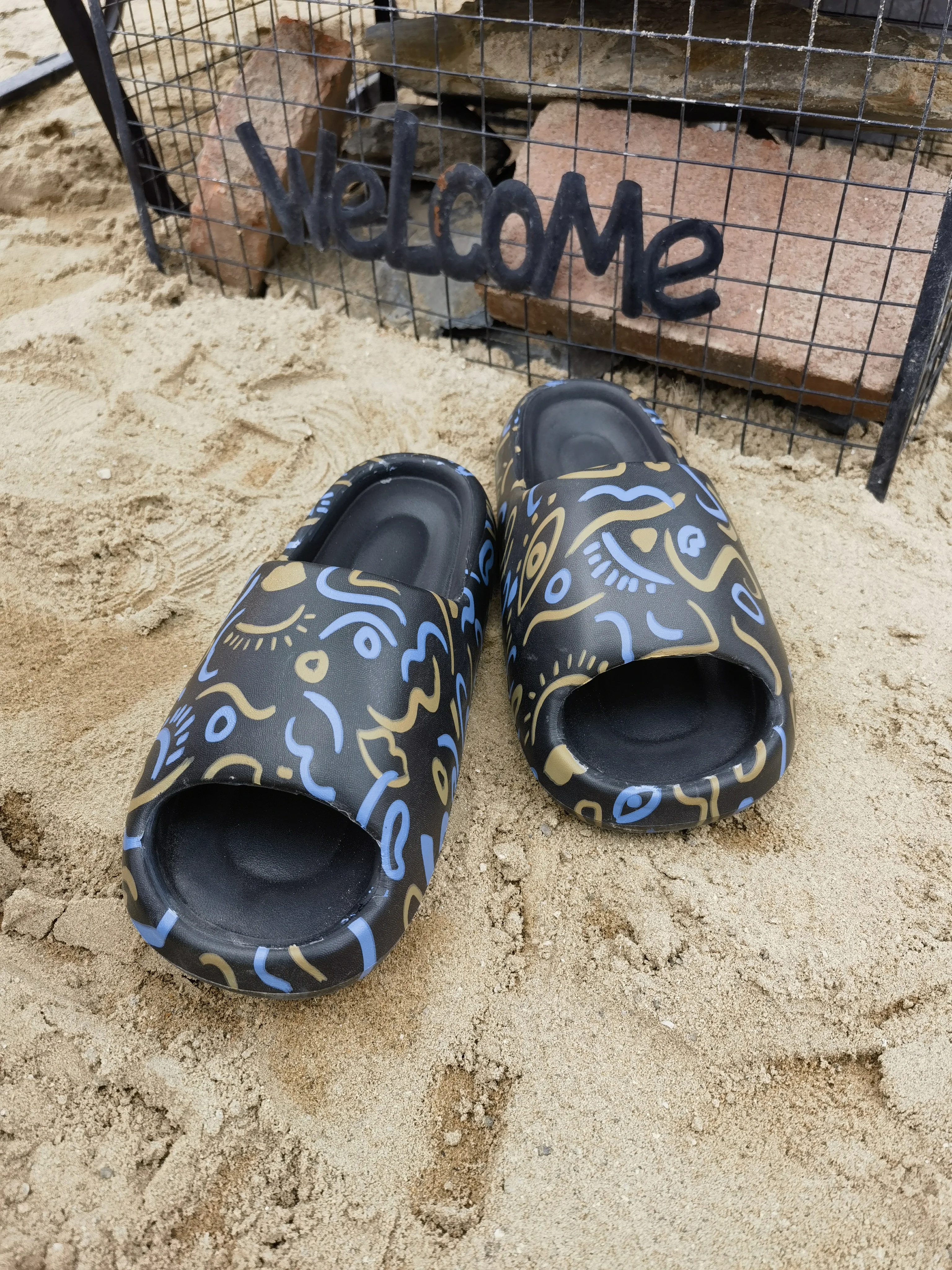 Sandalias y Zapatillas de casa para hombre y mujer, chanclas antideslizantes de suela suave de EVA para interiores, a la moda, verano, 2024