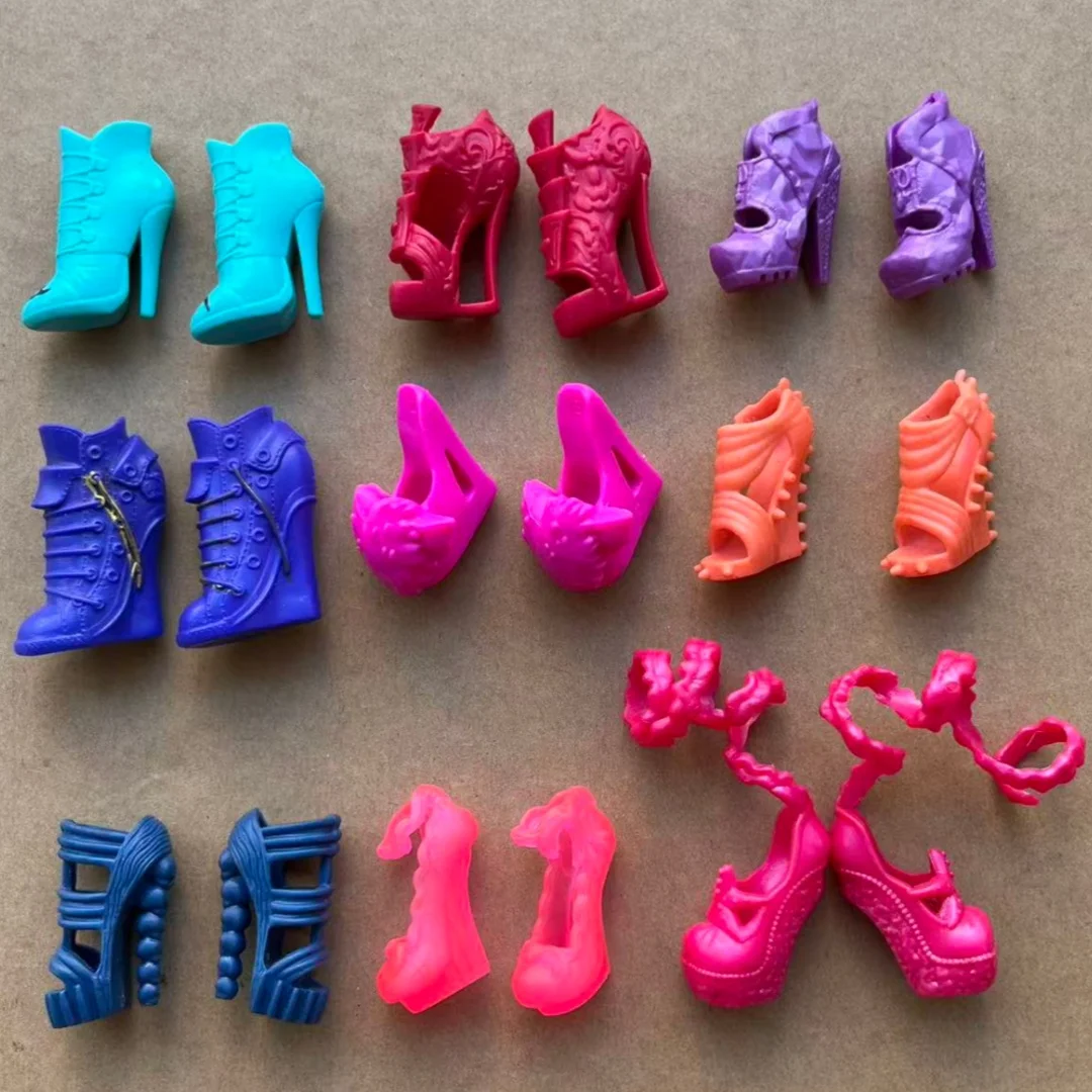 

Красочные аксессуары для кукол-монстров: редкие детали для самостоятельного творчества – обувь, сапоги, пояса, ожерелья