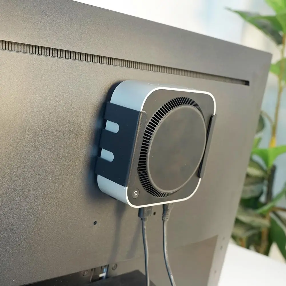 簡単な設置 デスクトップブラケット 頑丈な金属製ミニデスクトップコンピューターマウント デスクの下またはモニターの後ろに設置して安全に固定