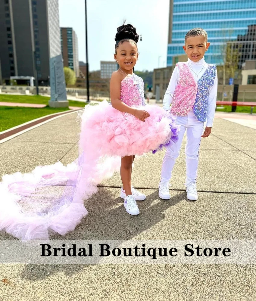 Luxury 2024 New Flower Girls Dress For Weddings Glitter Sequins Beading Ruffles Birthday Gown With Bow and Train Customized 