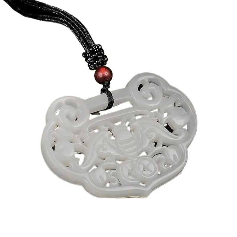 Hetian Fu 흰색 양면 중공 나비 잠금 펜던트, 눈 앞 펜던트