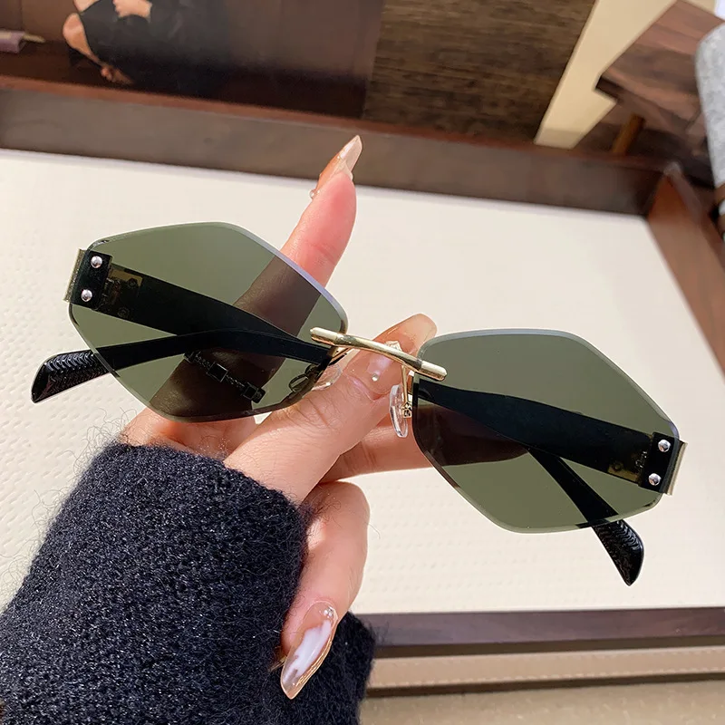 แว่นกันแดดทรงเหลี่ยมสไตล์วินเทจสตีมพังก์สำหรับผู้หญิง กรอบทรงเหลี่ยม ป้องกันรังสียูวี 400 เหมาะสำหรับขับรถ แว่นกันแดดคลาสสิกสุดฮิตปี 2025