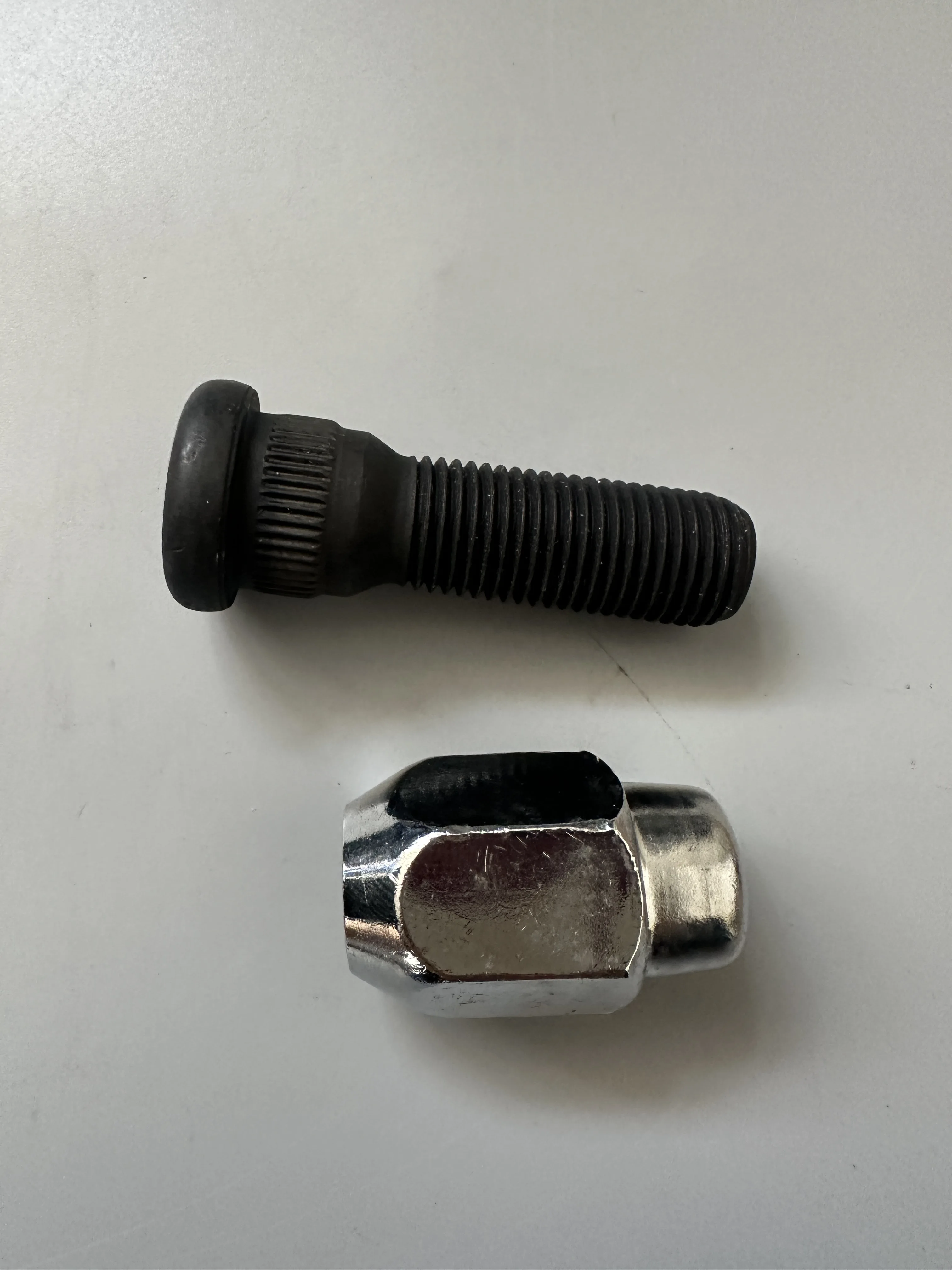 Rear Wheel Screw Wheel Nut  5381800910 4173531000 For Ssangyong Actyon Kyron Rexton Korando  Musso Sports Tivoli
