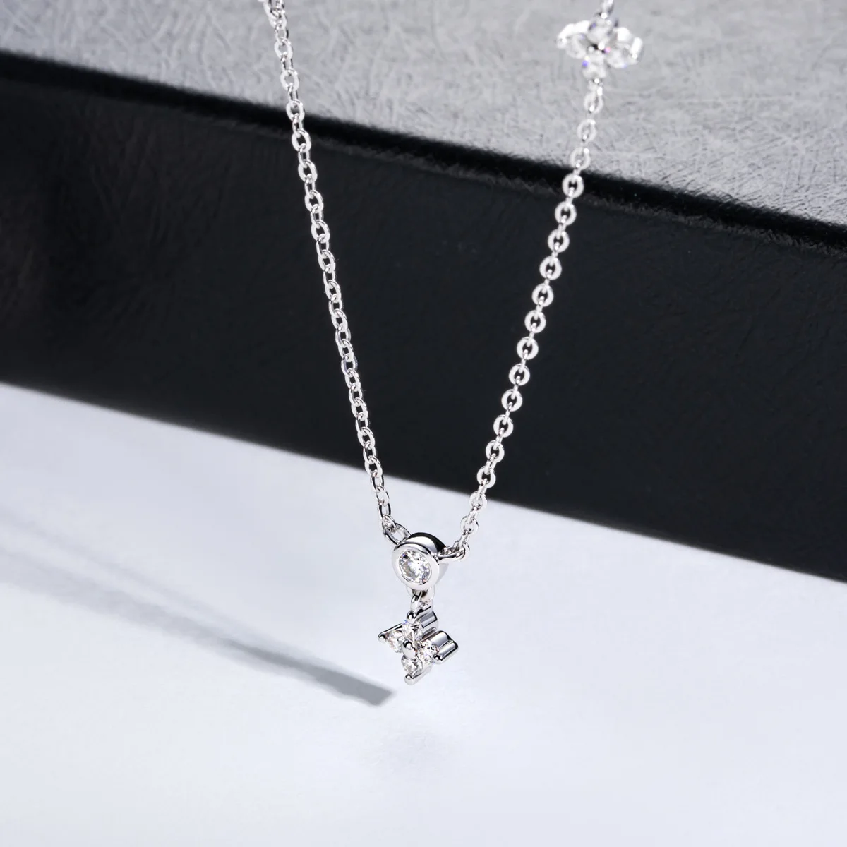 

Moissanite Necklaces for Women Clover Diamond Pendant s925 Sterling Silver 18k Necklace Jewelry