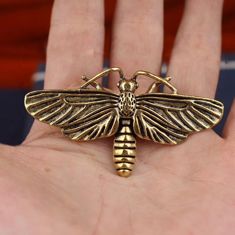 Brass Moth Sculpture - Realistic Insect Figurine for Desk Decor, Vintage Collector's Item, Study Room & Bookshelf Ornament​