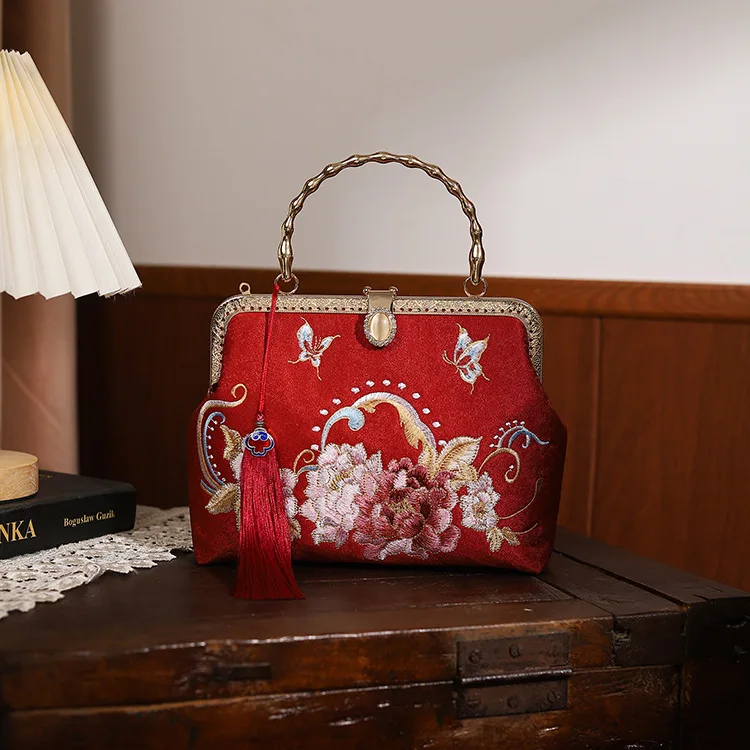 Retro Chic Floral Embroidery Kisslock Handbag Chinese Traditional Designer Luxury Evening Prom Tribal Cellphone Side Sling Bag