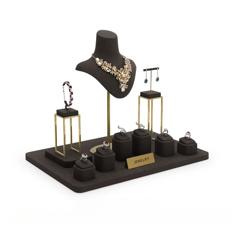 

Витрина для ювелирных изделий, коричневое колье из микрофибры, кольцо, часы и подставка для ювелирных изделий, реквизит для демонстрации ювелирных изделий