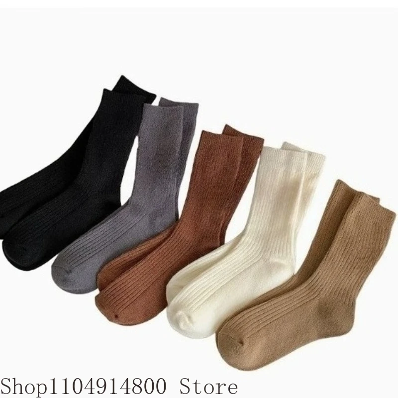 زوج واحد من الجوارب الشتوية السميكة الدافئة، جوارب متوسطة الأنبوب بلون سادة، جوارب نسائية كاجوال من جلد الغزال، يتم ارتداؤها في الطقس البارد #6