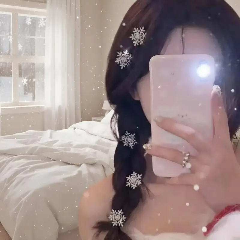 

2/4/6 шт., рождественские заколки для волос со стразами и снежинками, блестящие изысканные заколки для волос для женщин и девочек, 2026, модные украшения, подарки на Новый год