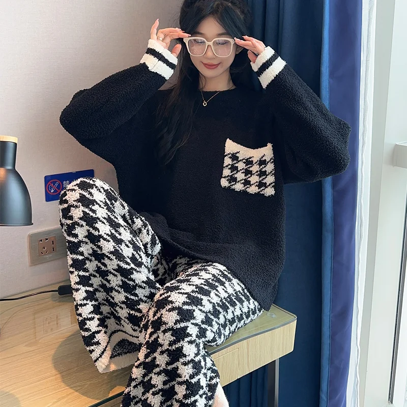 Winter New Coral Fleece Sleeping Wear for Women Fallow Long Sleeve 2 Pieces Pajamas for Women Classics Geometric Graph Home Wear