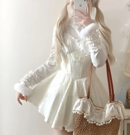 Bluzka Lolita z długim rękawem, pluszowa, ocieplana, jesienno-zimowa, golf, bazowa warstwa, urocza, odmładzająca, uniwersalna, z falbankami.