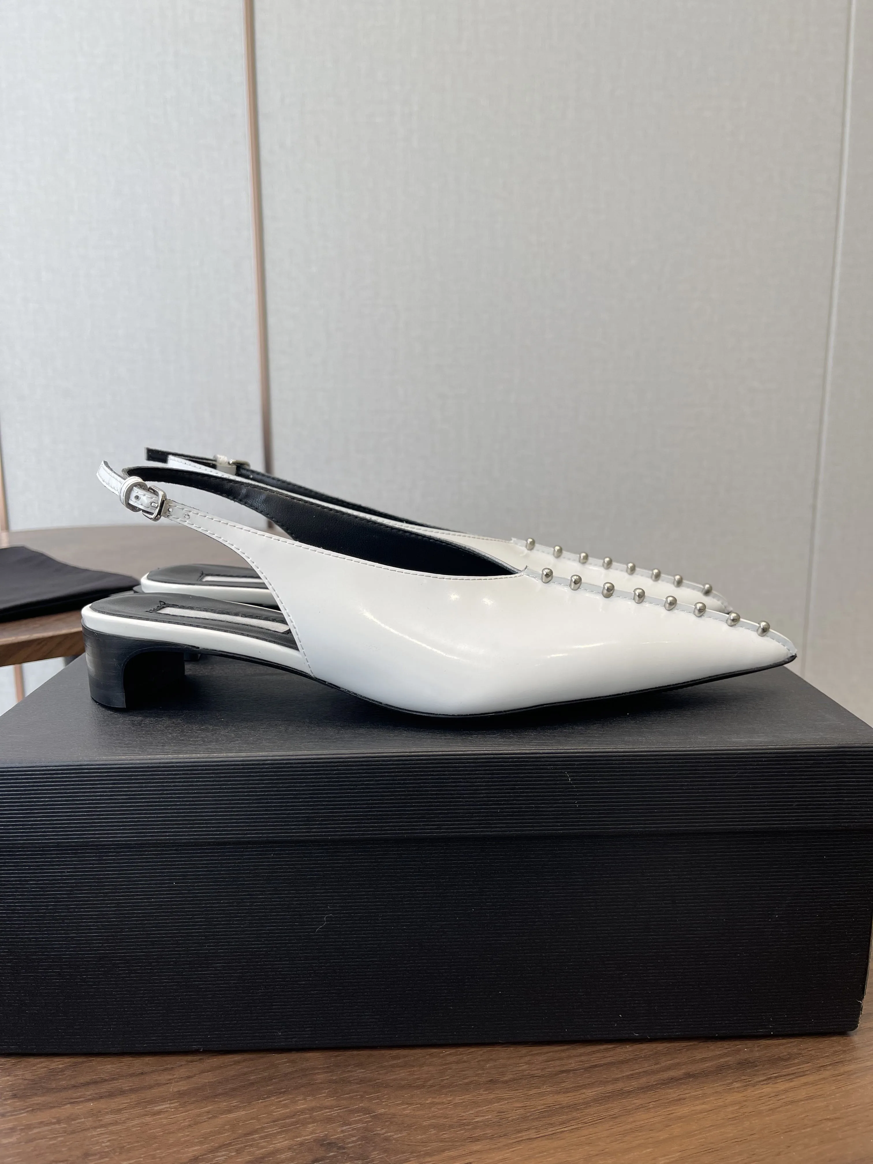 أحذية نسائية غير رسمية جديدة لعام 2025، تتميز بنعل خارجي من جلد البقر ونعل خارجي من مادة TPU، مما يسلط الضوء على شكل حذاء فريد، مقاسات 35-40 #6