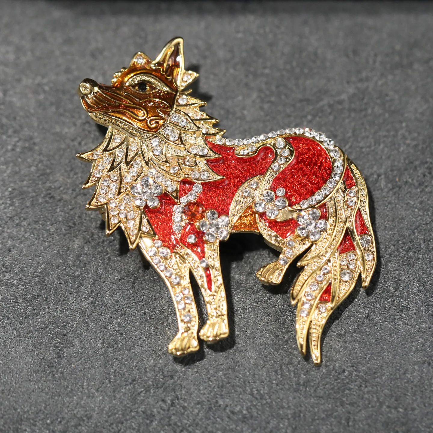 Enamel Wolf Brooch, High-End Animal Lapel Pin Jewelry Accessory